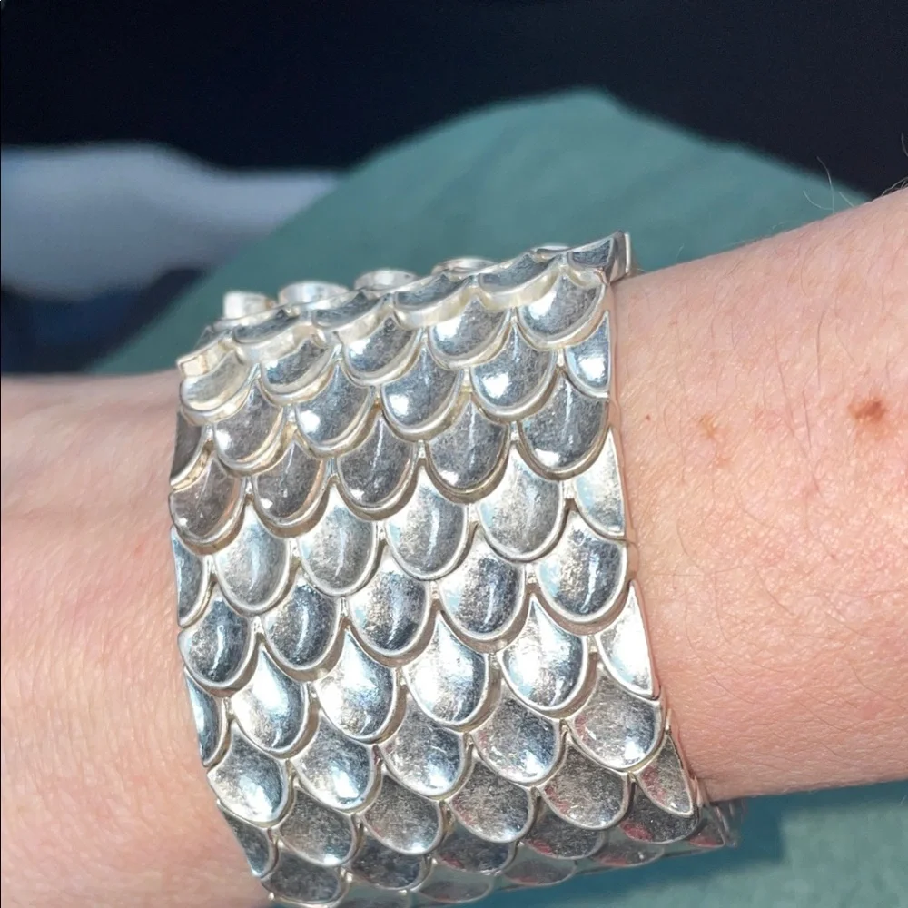 Silver Scale Pattern Bracelet - Picture 2 of 3